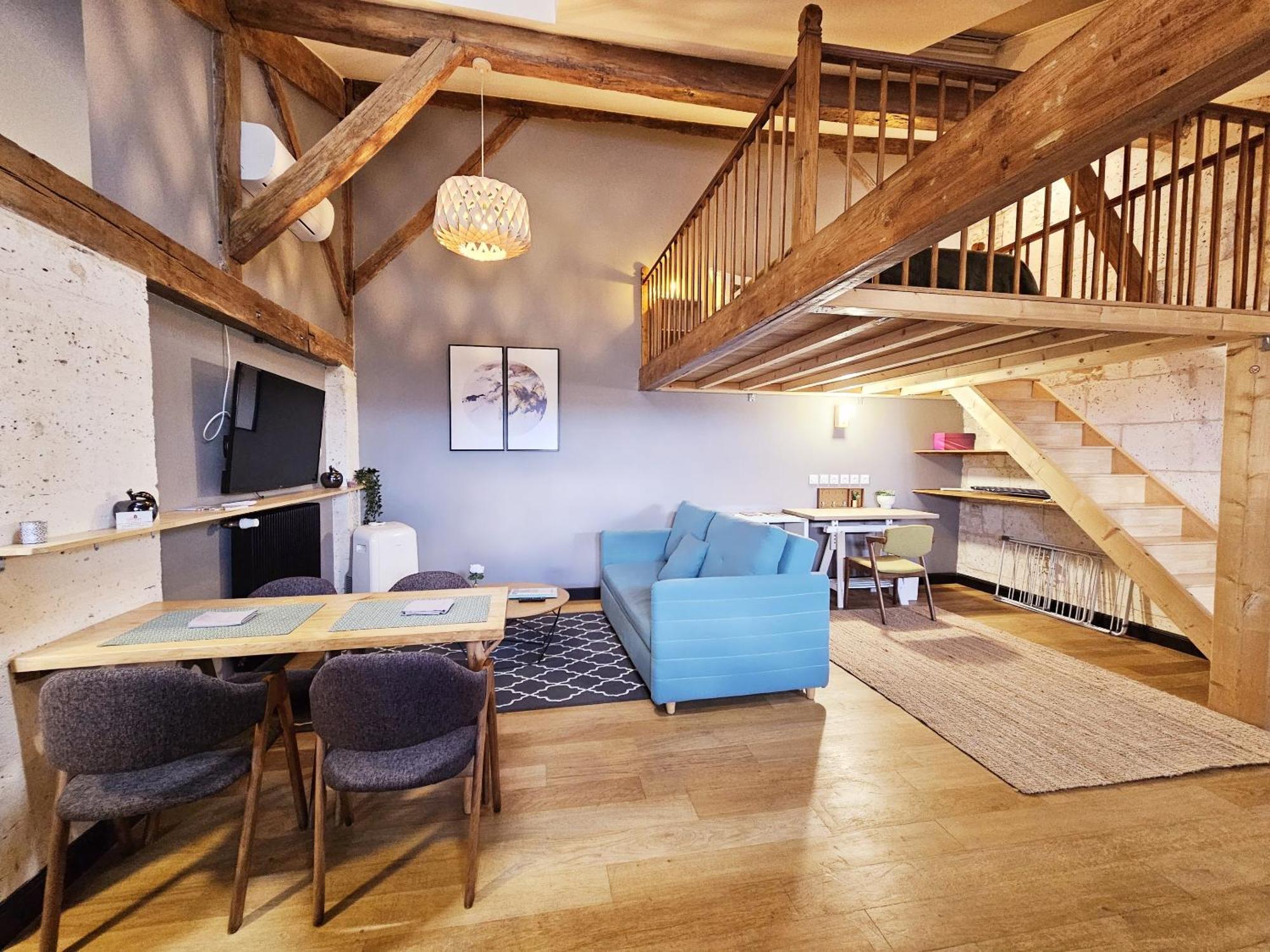Meubles De L'Arsenal Coeur De Ville ! อองกูแลม ห้อง รูปภาพ